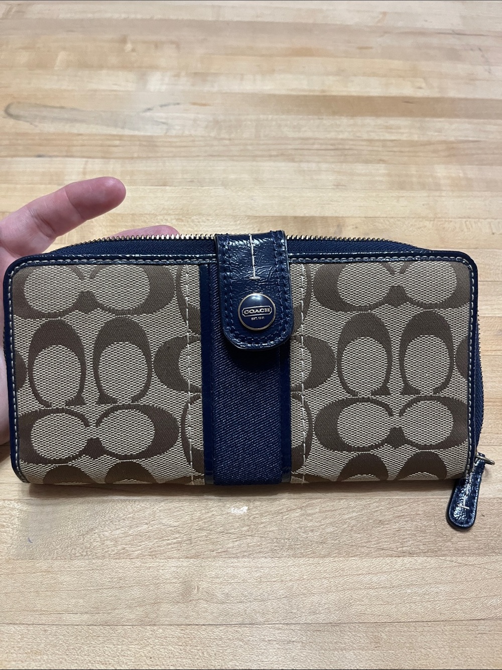 Coach Khaki Signature Wallet with Navy Trim - Picture 2 of 4